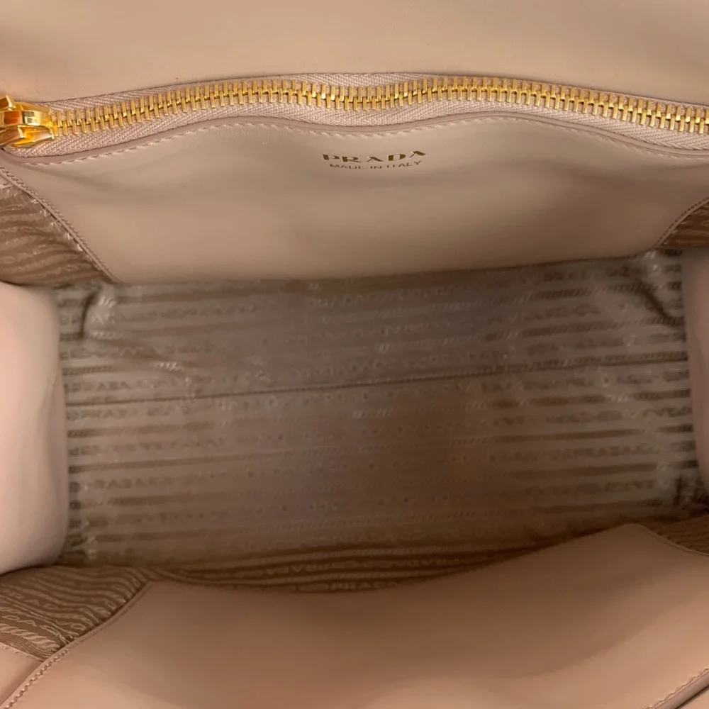 Prada Large Monochrome Tote in Cipria - Picture 8 of 8